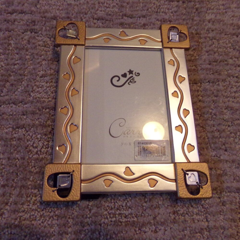 NWT Metal Heart Valentine Picture Photo Frame 3.5 x 5 Carr Silver Gold Tone